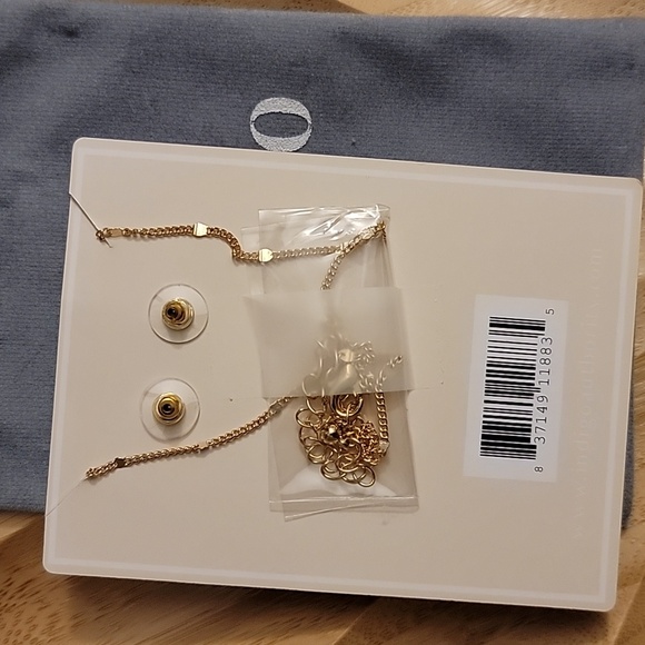 Necklace and earrings set - Picture 5 of 5